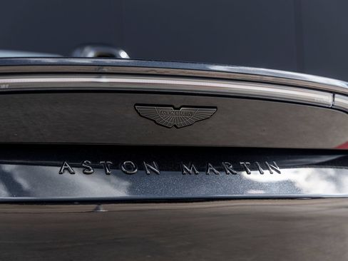 Used 2022 Aston Martin V8 Vantage Roadster RWD image 13