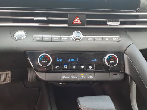 Certified 2024 Hyundai Elantra SEL FWD image 25