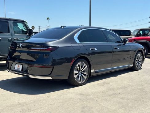 Used 2024 BMW i7 xDrive60 image 4