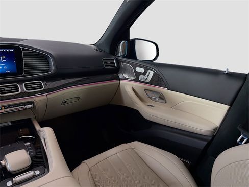 Used 2025 Mercedes-Benz GLS 63 AMG 4MATIC image 27