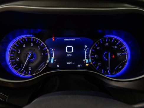 Used 2023 Chrysler Pacifica Touring-L FWD image 33