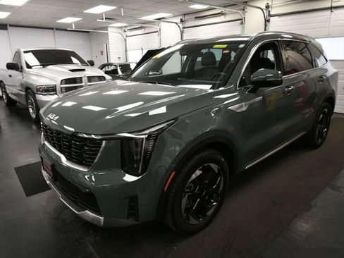 Used 2025 Kia Sorento EX AWD/4WD image 4