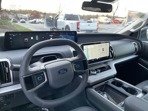 New 2025 Ford Expedition Active image 15