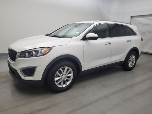 Used 2017 Kia Sorento FWD w/ LX Convenience Package image 2