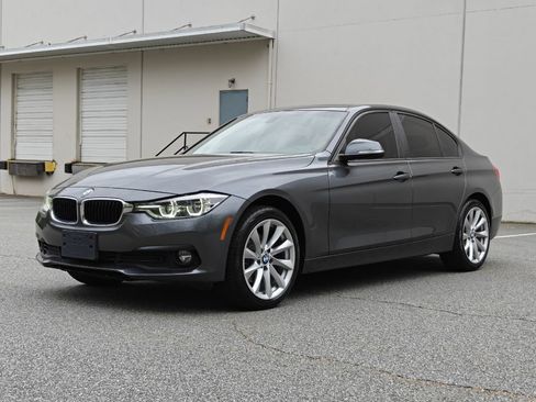 Used 2018 BMW 320i xDrive Sedan w/ Convenience Package AWD/4WD image 9