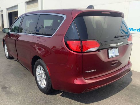 Used 2023 Chrysler Voyager LX FWD image 4