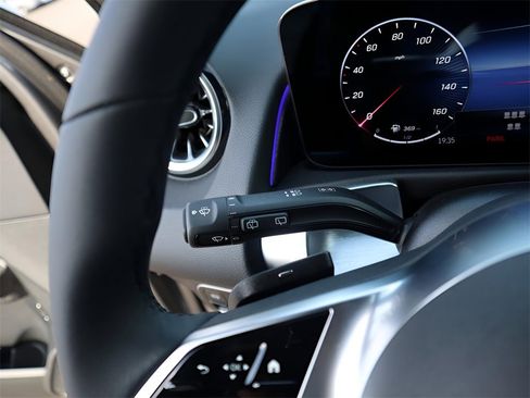 New 2026 Mercedes-Benz GLB 250 4MATIC image 38