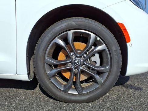 New 2026 Chrysler Pacifica Select image 9