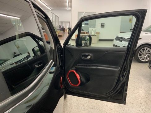 Used 2019 Jeep Renegade Trailhawk image 28
