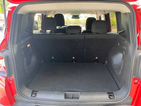 Used 2019 Jeep Renegade Latitude w/ Cold Weather Group AWD/4WD image 30
