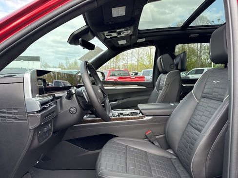 Used 2025 Cadillac Escalade ESV Sport Platinum w/ LPO, Floor Liner Package image 9