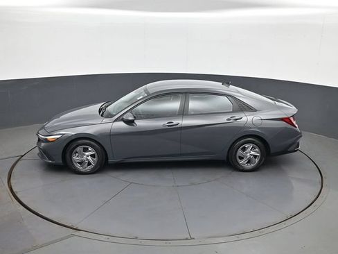 Used 2024 Hyundai Elantra SE FWD image 32