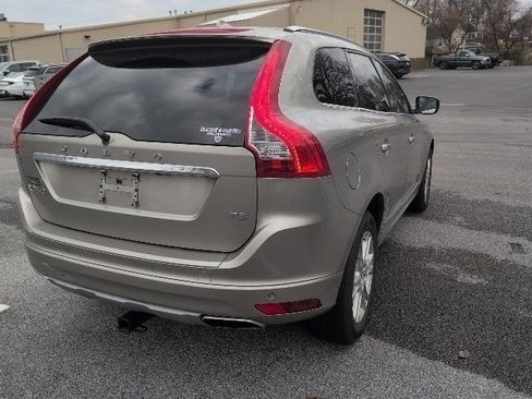 Used 2016 Volvo XC60 T5 Premier w/ Proximity Package image 7