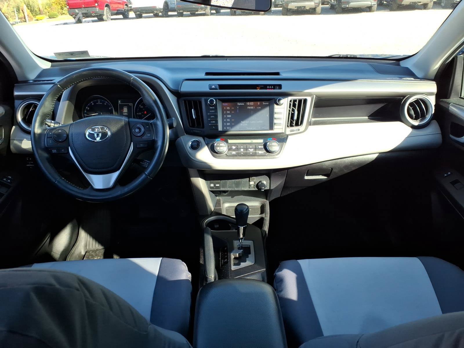Used 2017 Toyota RAV4 XLE AWD/4WD image 26