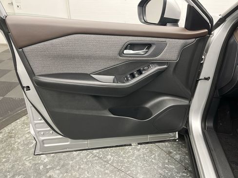 Used 2023 Nissan Rogue SV image 7