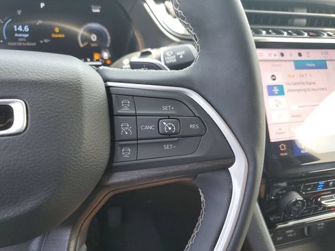 Certified 2023 Jeep Grand Cherokee Limited w/ Luxury Tech Group II AWD/4WD image 23