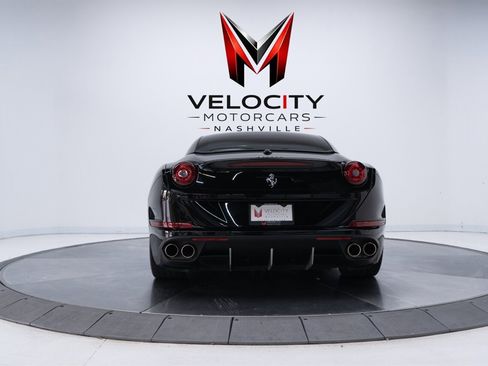 Used 2017 Ferrari California T RWD image 7