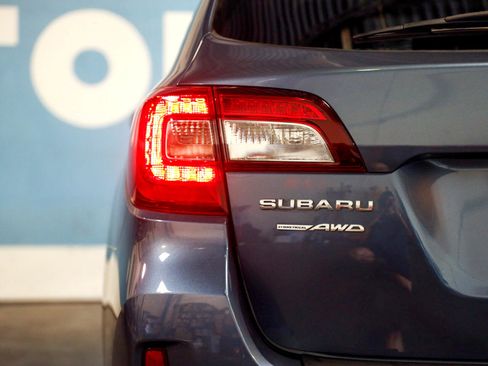 Used 2017 Subaru Outback 3.6R Limited image 16