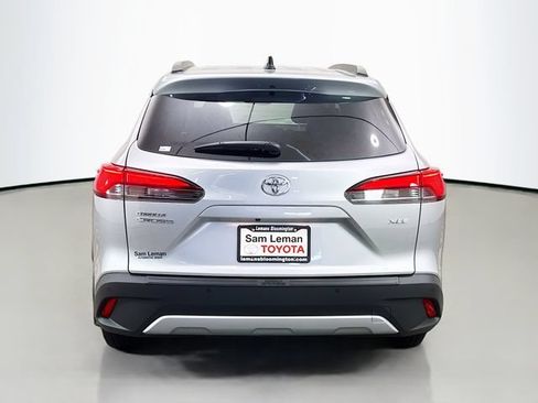 Used 2025 Toyota Corolla Cross XLE w/ Convenience Package FWD image 6