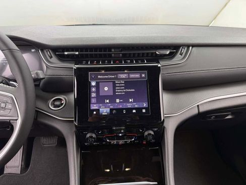 New 2025 Jeep Grand Cherokee L Altitude image 26