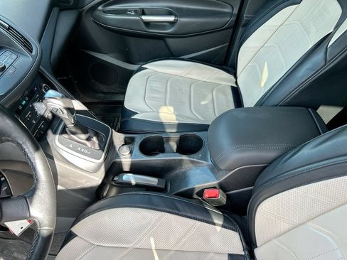 Used 2017 Ford C-MAX Energi SE w/ Equipment Group 401A FWD image 26