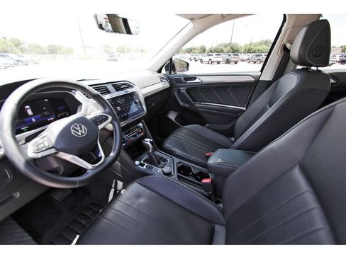 Used 2022 Volkswagen Tiguan SE AWD/4WD image 34
