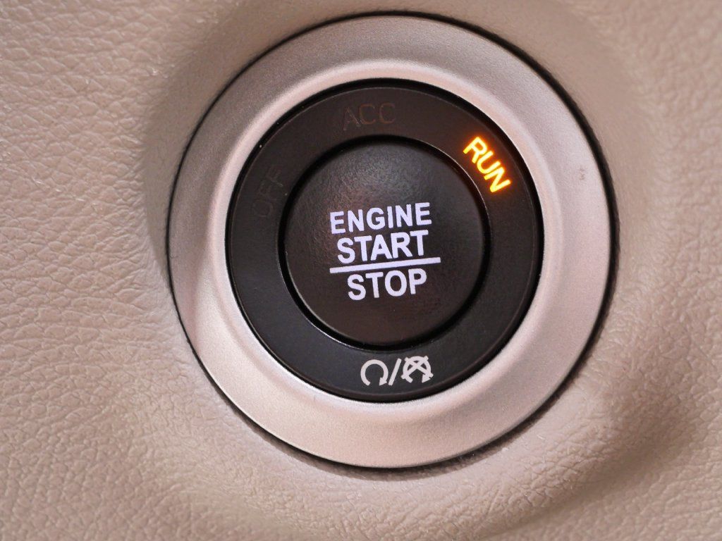 Certified 2023 Chrysler Pacifica Touring-L FWD image 30