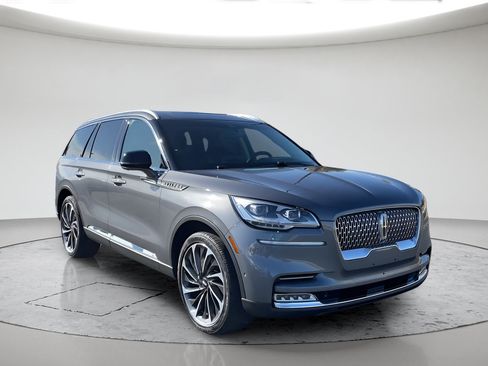 Used 2023 Lincoln Aviator Reserve w/ Equipment Group 201A AWD/4WD image 3