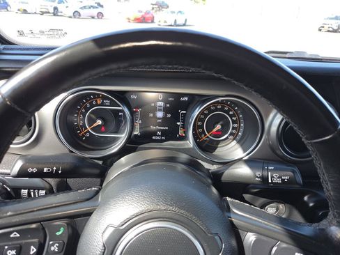Used 2021 Jeep Gladiator Sport w/ Technology Group AWD/4WD image 11