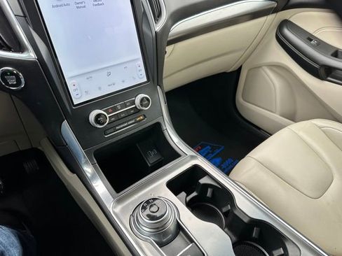 Certified 2022 Ford Edge Titanium image 16