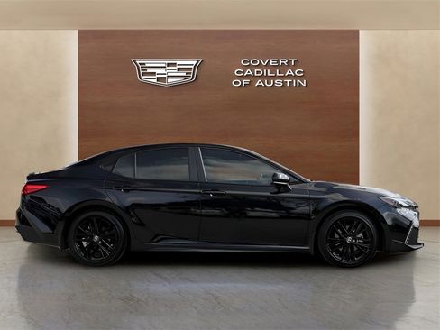 Used 2025 Toyota Camry SE image 5