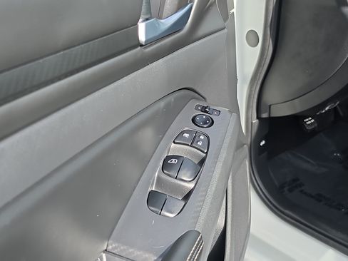 Used 2024 Nissan Altima 2.5 SV FWD image 17