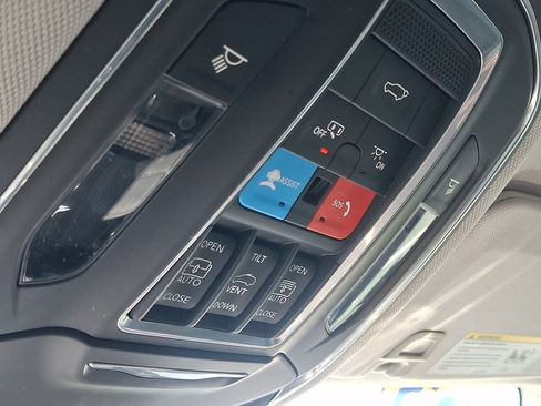 Used 2023 Jeep Grand Cherokee Limited w/ Luxury Tech Group II AWD/4WD image 35