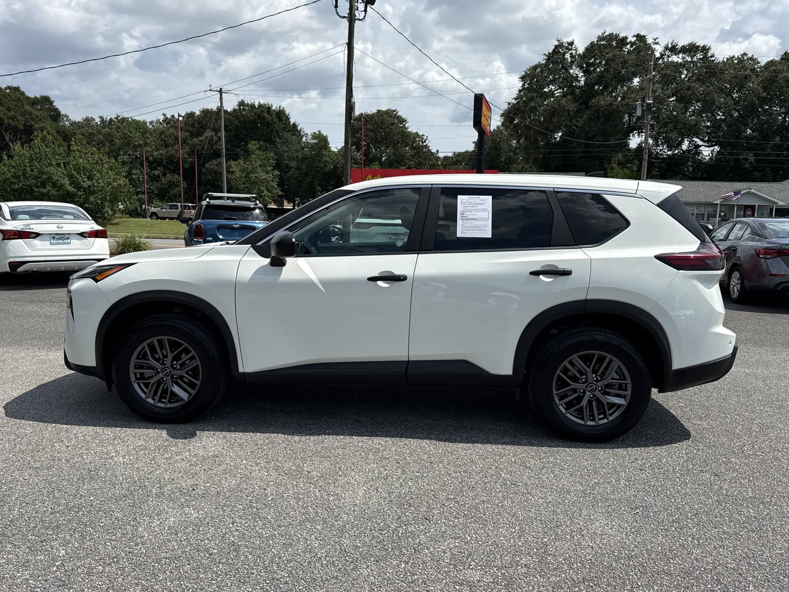 Used 2025 Nissan Rogue S FWD image 2
