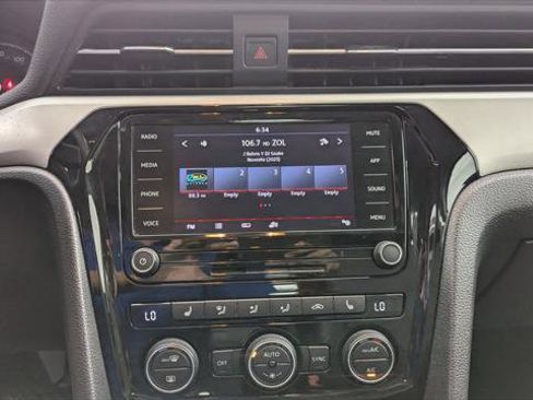 Used 2022 Volkswagen Passat 2.0T SE image 26