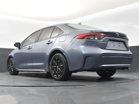 Used 2021 Toyota Corolla LE image 14