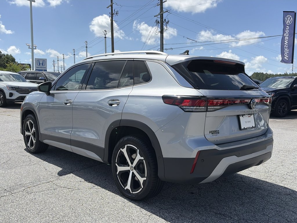 Certified 2025 Volkswagen Tiguan SE FWD image 21