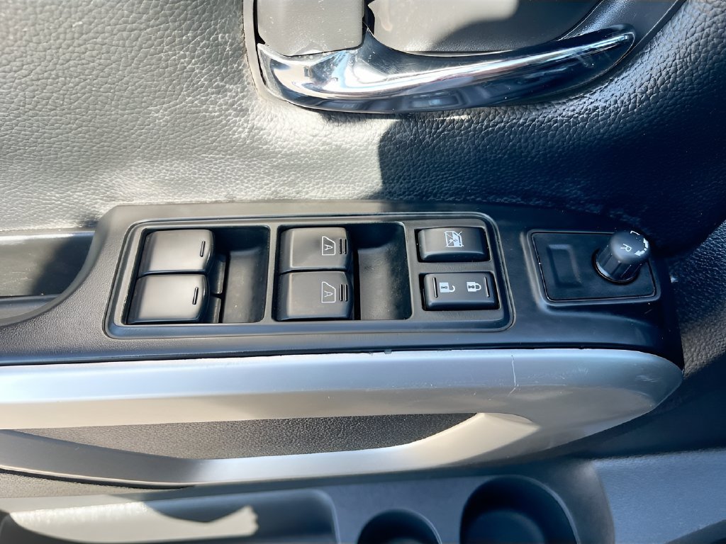 Used 2024 Nissan Titan SV w/ SV Convenience Package RWD image 17
