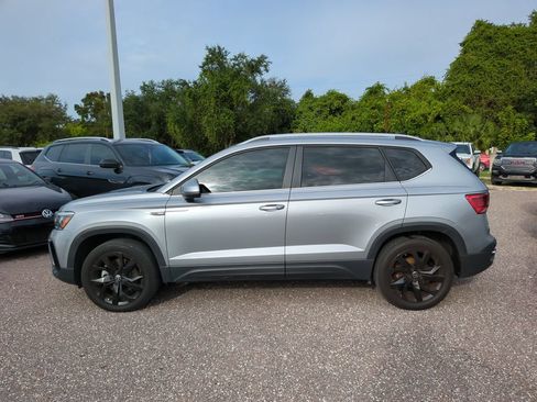 Used 2023 Volkswagen Taos SE w/ Panoramic Sunroof Package AWD/4WD image 3