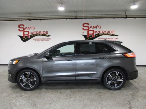 Used 2019 Ford Edge ST w/ Cold Weather Package image 2