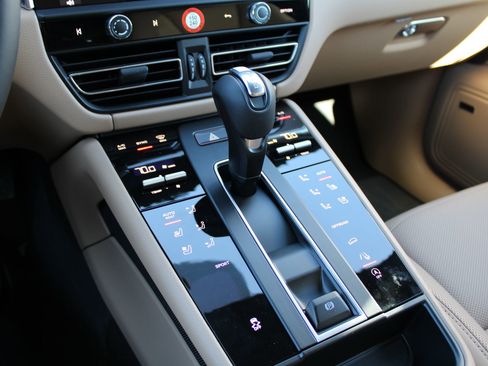 New 2026 Porsche Macan image 20