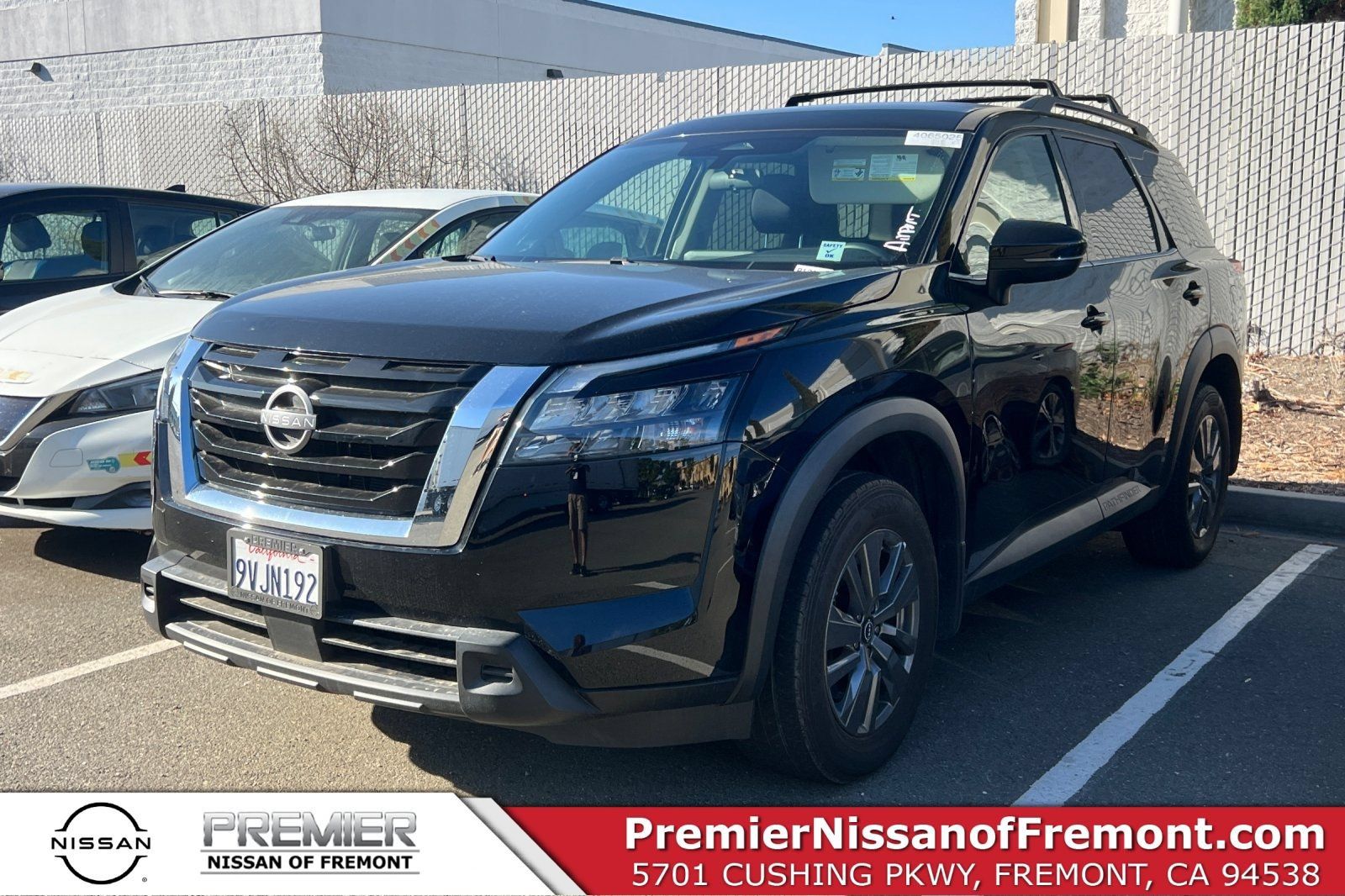 Certified 2025 Nissan Pathfinder SV FWD image 1