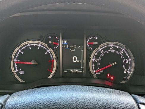 Used 2022 Toyota 4Runner TRD Off-Road Premium AWD/4WD image 32