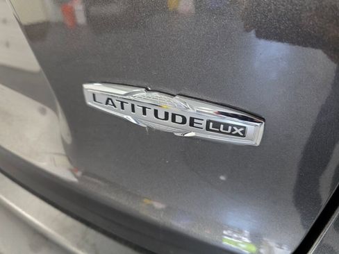 Used 2021 Jeep Cherokee Latitude Lux AWD/4WD image 5