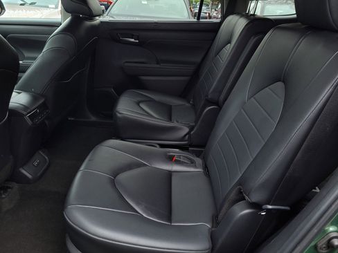 Certified 2024 Toyota Highlander XLE image 11