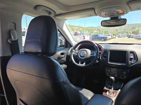 Used 2019 Jeep Compass Trailhawk w/ Leather Interior Group AWD/4WD image 10