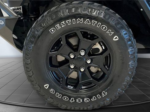 Used 2022 Jeep Gladiator Willys image 9