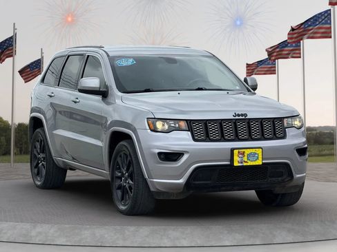Used 2021 Jeep Grand Cherokee Laredo X AWD/4WD image 5