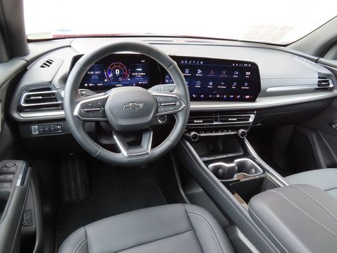 Certified 2025 Chevrolet Traverse LT w/ Midnight/Sport Edition image 4