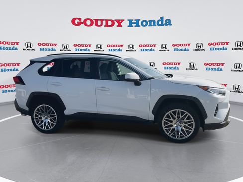 Used 2020 Toyota RAV4 XLE image 2